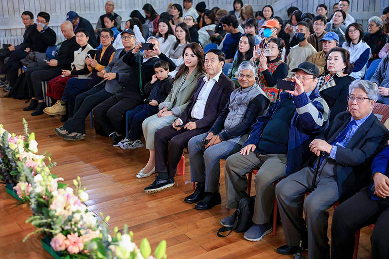 袁熙坤创作泰戈尔雕塑落户印度驻华使馆架起中印文明对话新桥梁